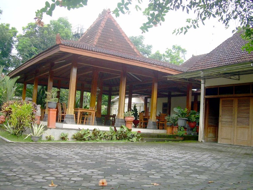 Detail Rumah Khas Jawa Timur Nomer 57
