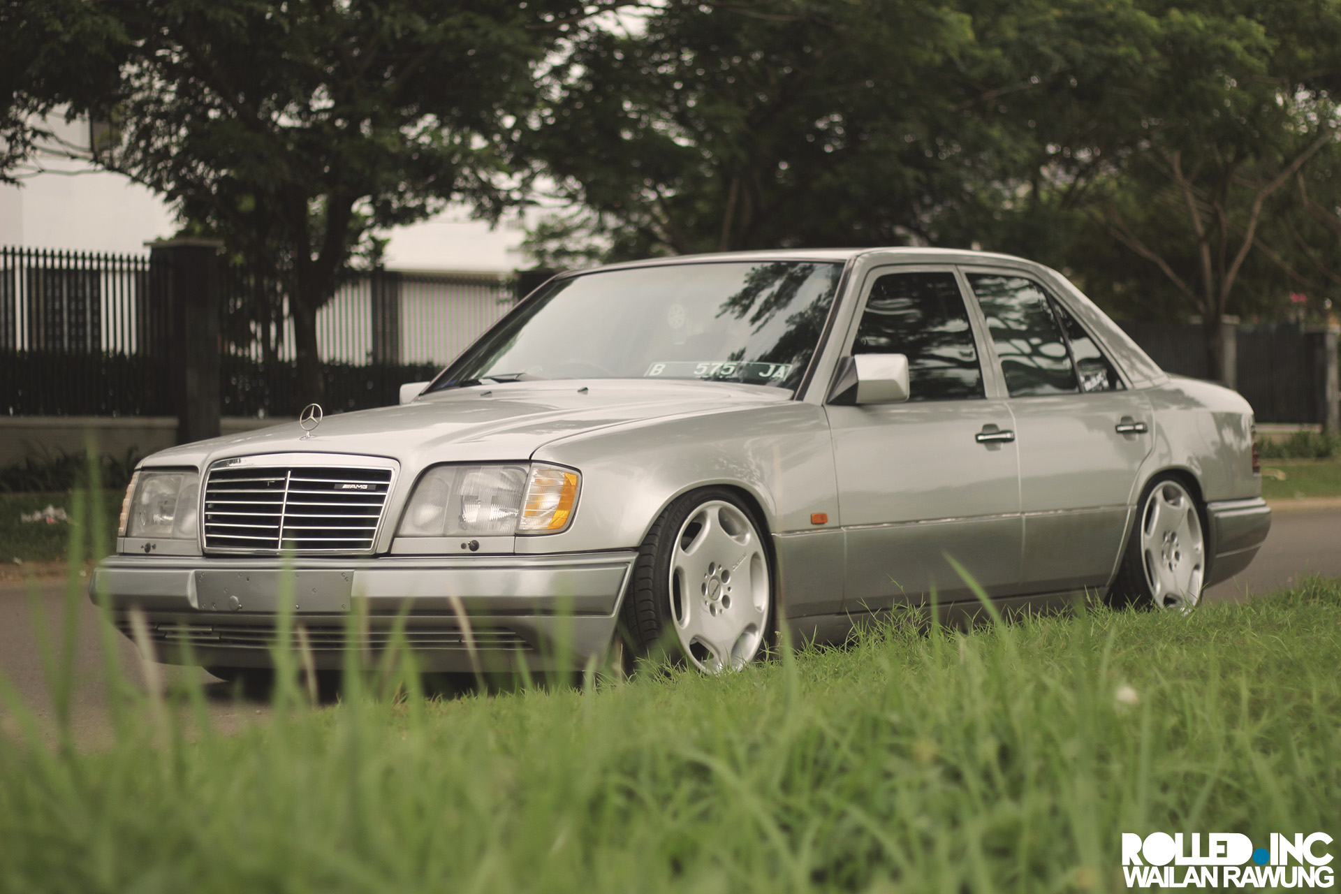 Detail W124 Stance Nomer 32