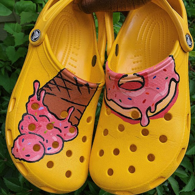 Detail Donut Crocs Nomer 8