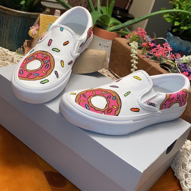 Detail Donut Print Vans Nomer 16