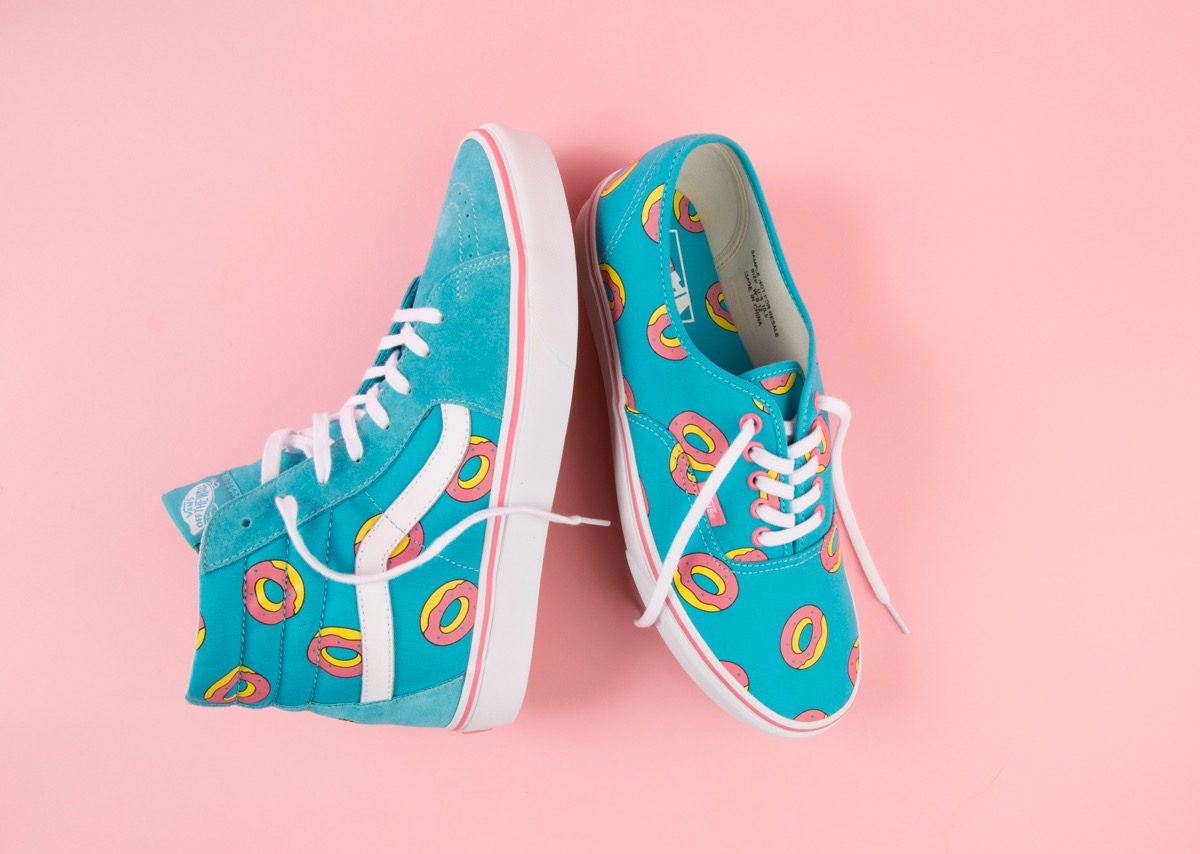 Detail Donut Print Vans Nomer 23