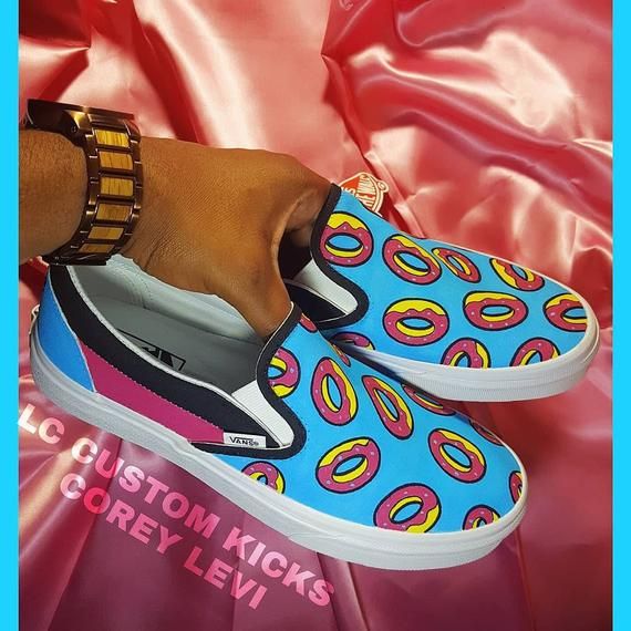 Detail Donut Print Vans Nomer 25