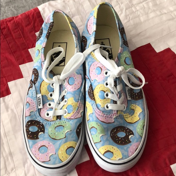 Detail Donut Print Vans Nomer 31