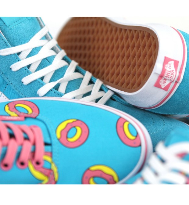 Detail Donut Print Vans Nomer 33