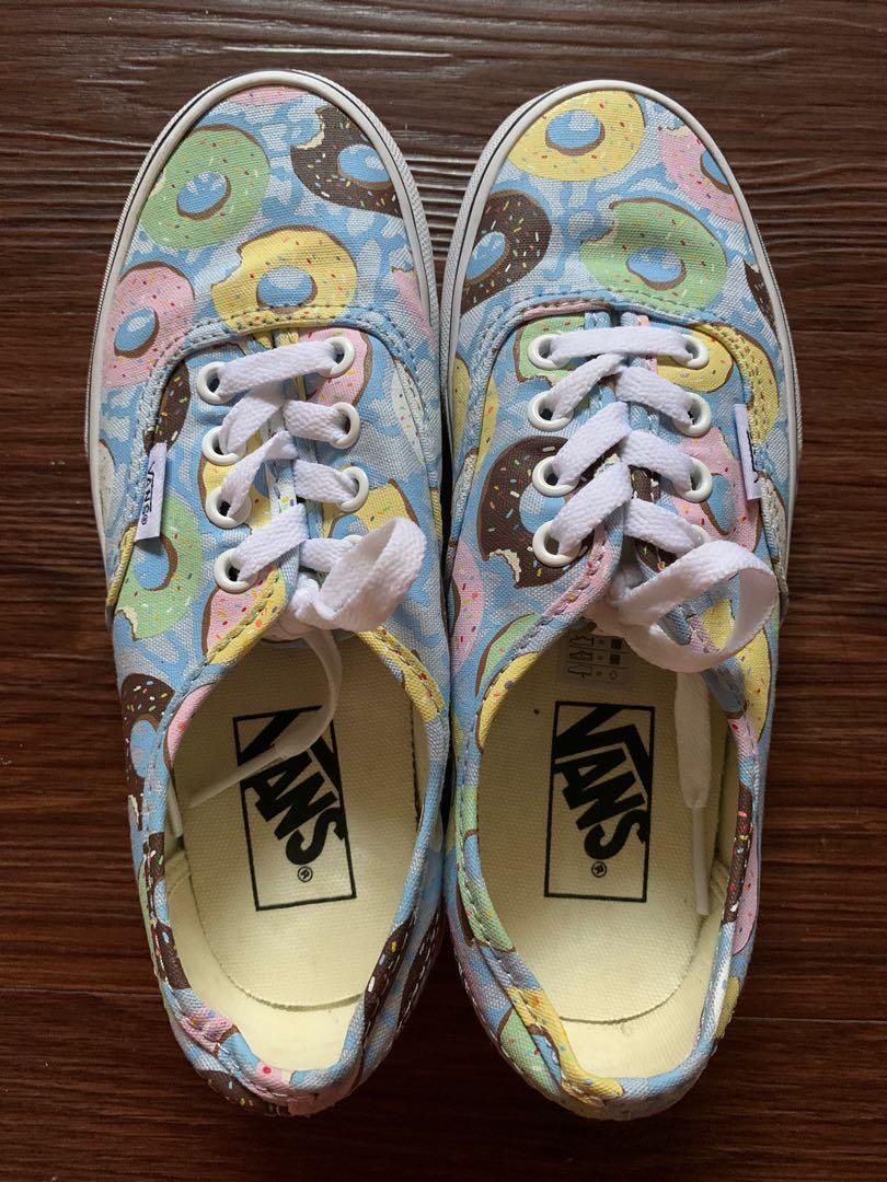 Detail Donut Print Vans Nomer 45