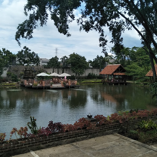 Detail Rumah Makan Curug Sampireun Nomer 24