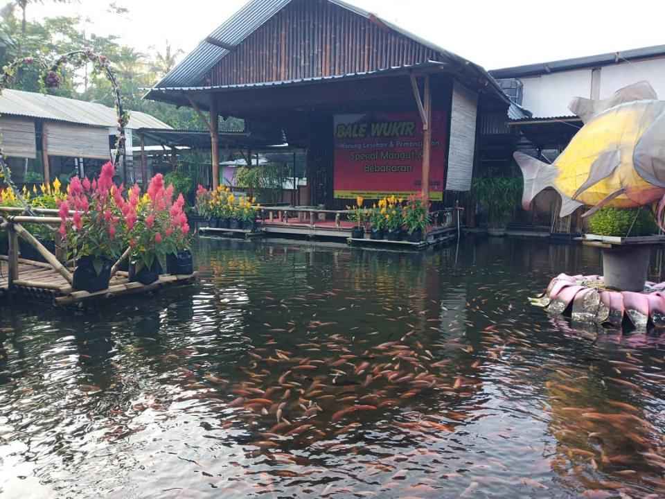 Detail Rumah Makan Dan Pemancingan Nomer 11