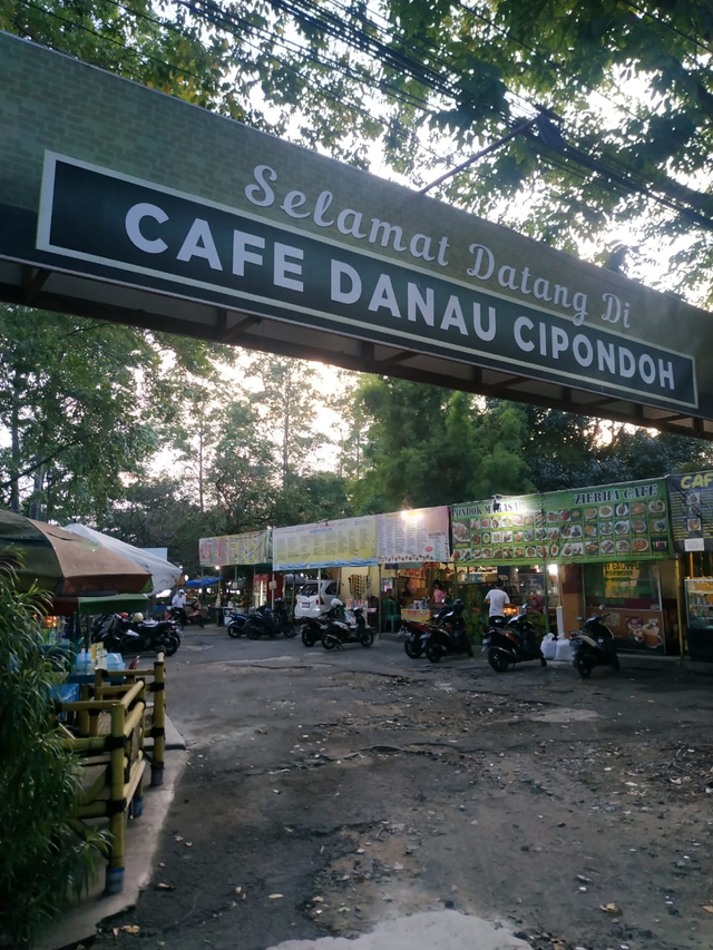 Detail Rumah Makan Danau Cipondoh Nomer 23