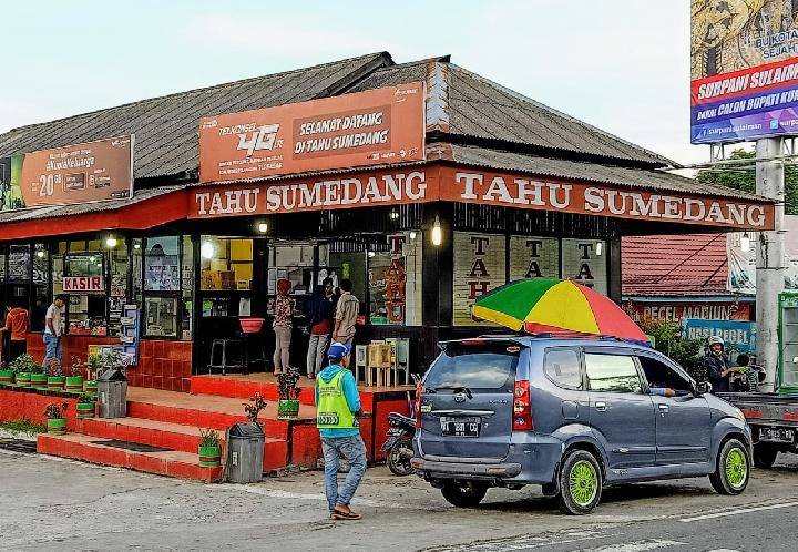 Detail Rumah Makan Di Sumedang Nomer 18