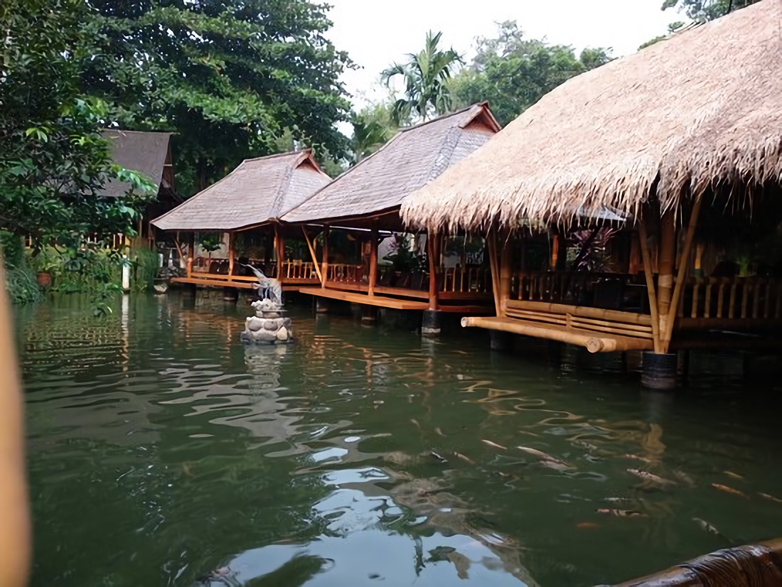 Detail Rumah Makan Keluarga Di Cibubur Nomer 16