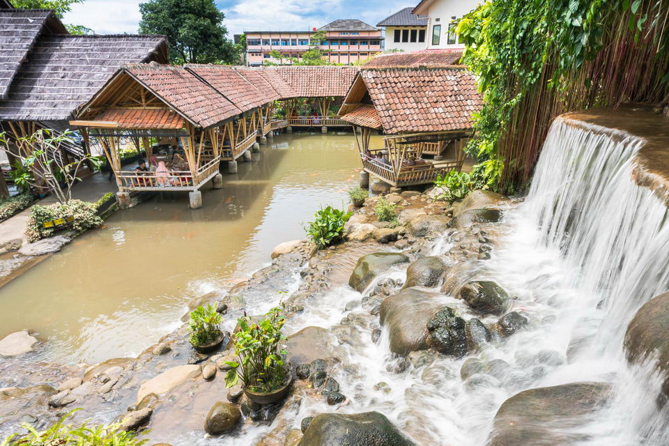 Detail Rumah Makan Lesehan Terdekat Dari Sini Nomer 20