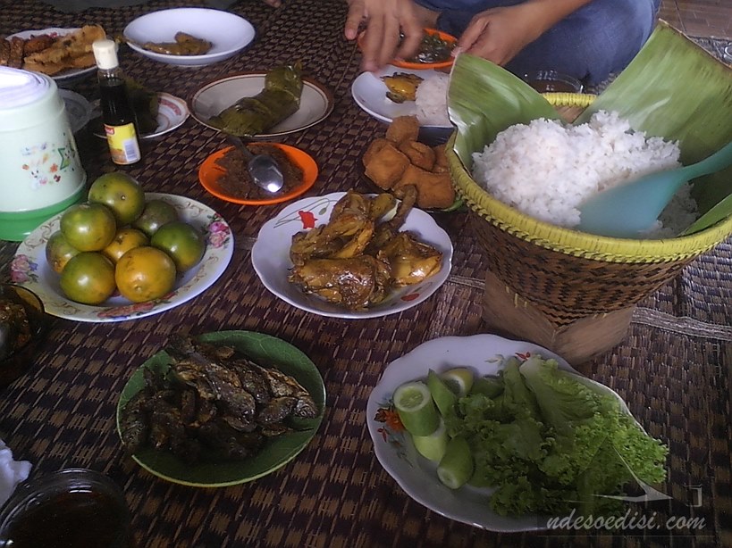 Detail Rumah Makan Mang Yeye Subang Nomer 15