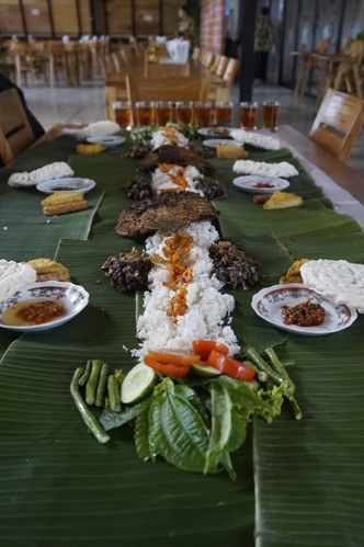 Detail Rumah Makan Nasi Liwet Di Bogor Nomer 32