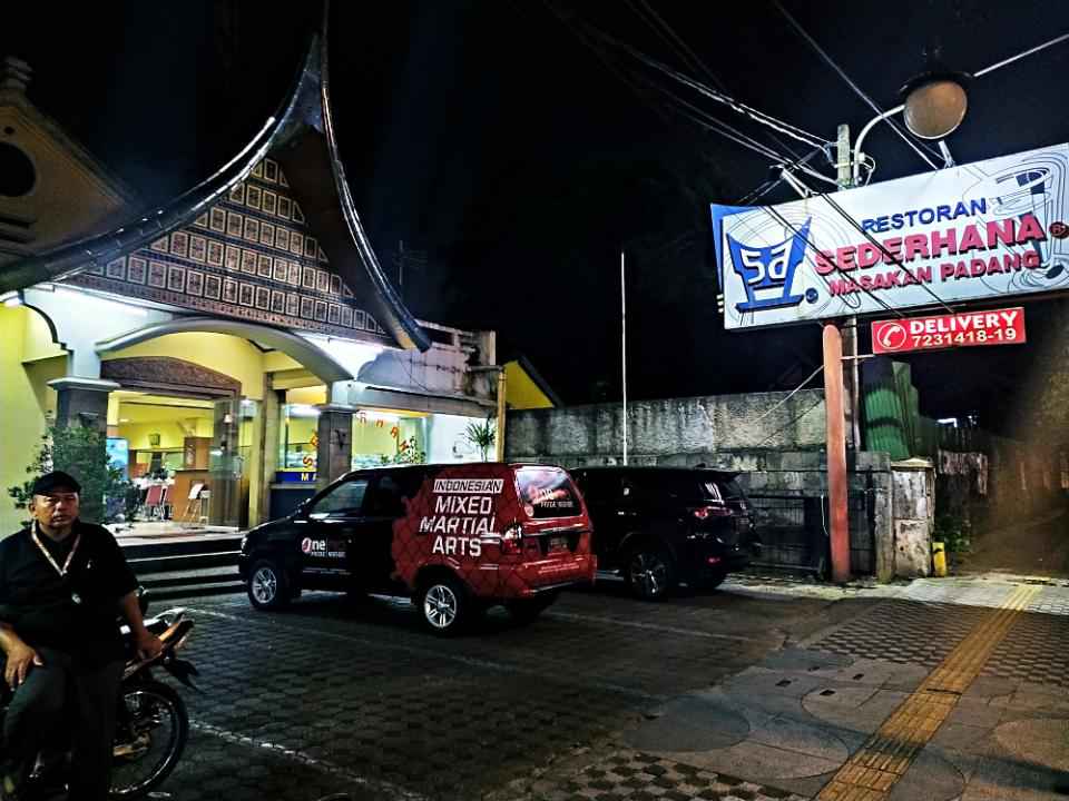 Detail Rumah Makan Padang Di Bandung Nomer 6