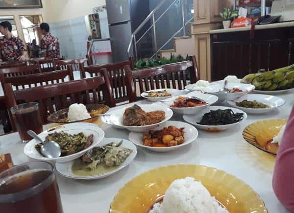 Detail Rumah Makan Padang Enak Terdekat Nomer 37