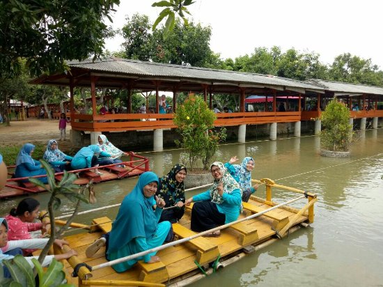 Detail Rumah Makan Pemancingan Nomer 12