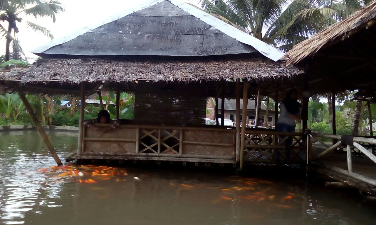 Detail Rumah Makan Pemancingan Nomer 5