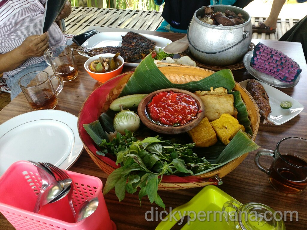 Detail Rumah Makan Saung Nikmat Cianjur Nomer 32