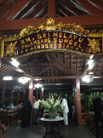 Detail Rumah Makan Sri Melayu Di Palembang Nomer 3