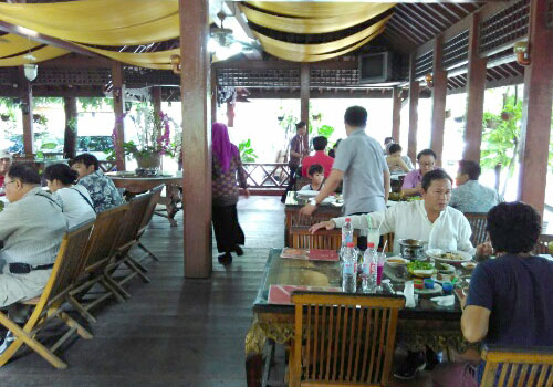 Detail Rumah Makan Sri Melayu Di Palembang Nomer 39