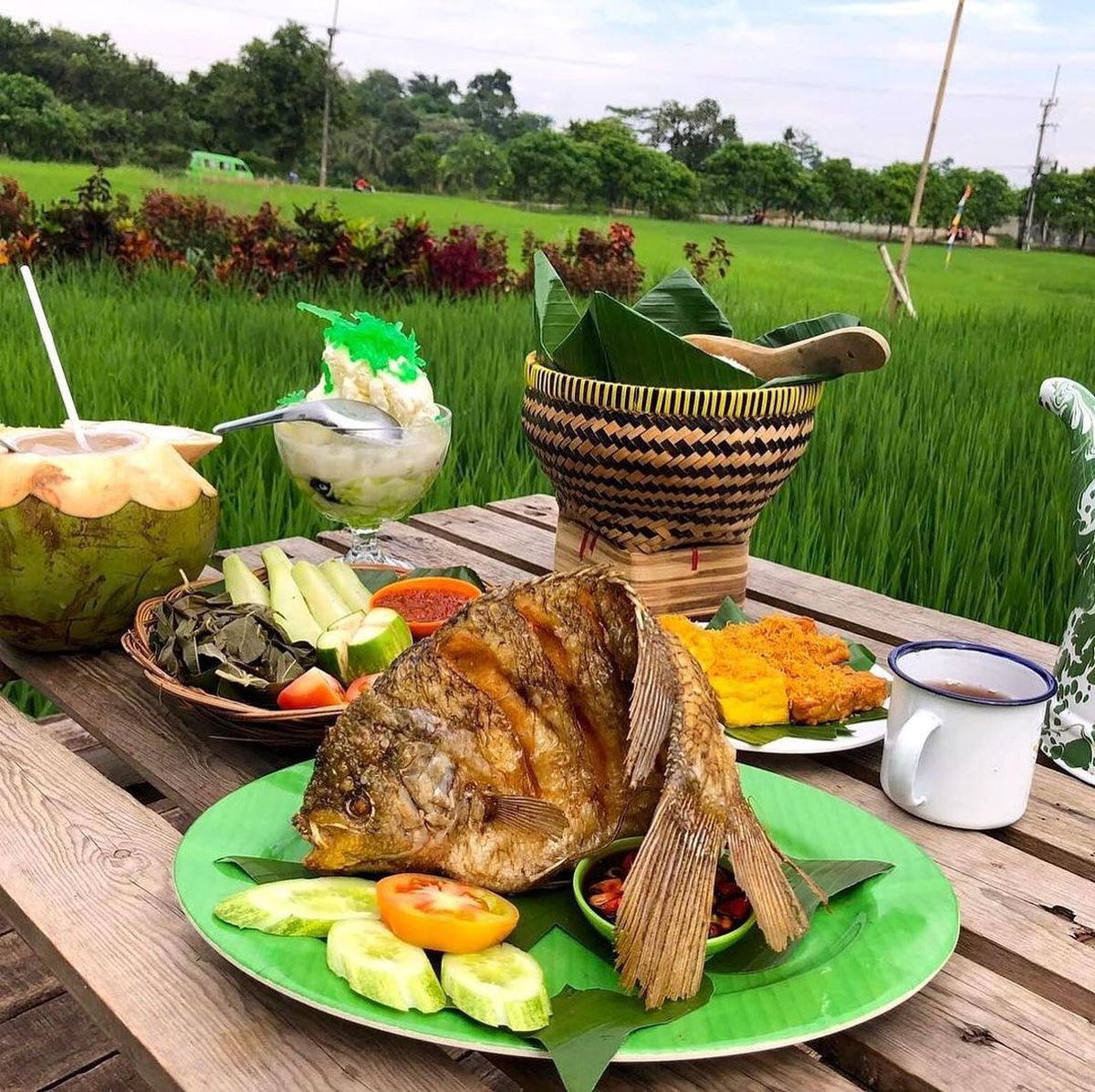 Detail Rumah Makan Tengah Sawah Nomer 38