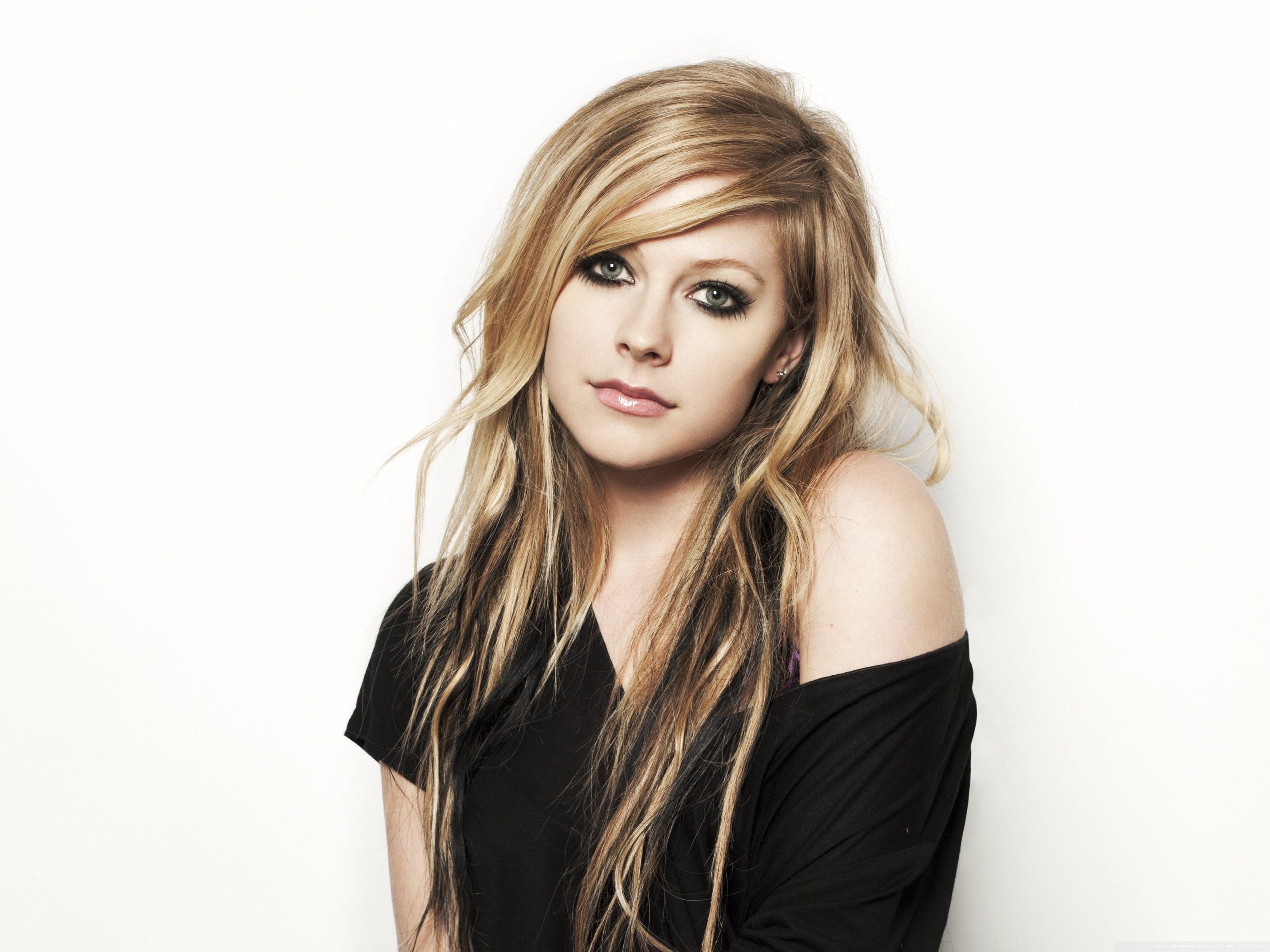 Wallpaper Avril Lavigne - KibrisPDR