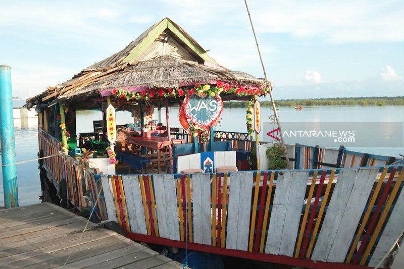 Detail Rumah Makan Terapung Nomer 31