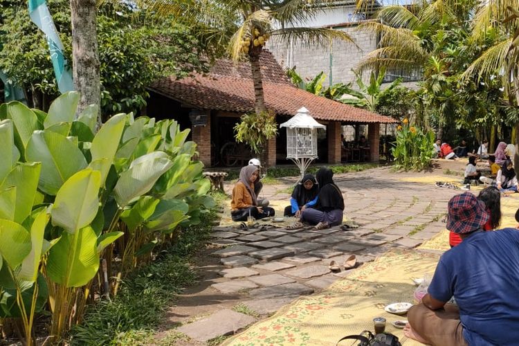 Detail Rumah Makan Terdekat Sini Nomer 32