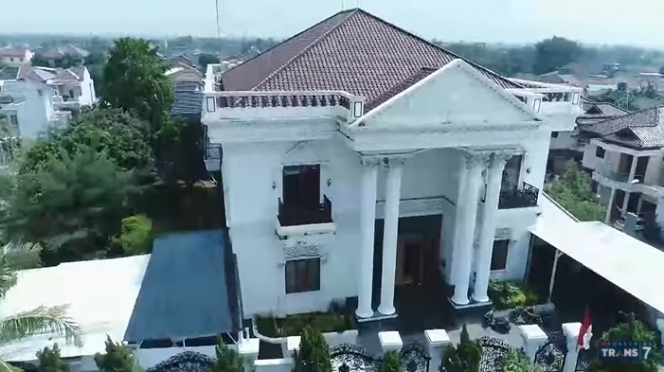 Detail Rumah Mewah Bupati Bekasi Nomer 35