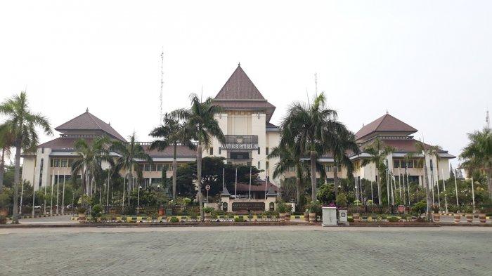 Detail Rumah Mewah Bupati Bekasi Nomer 38