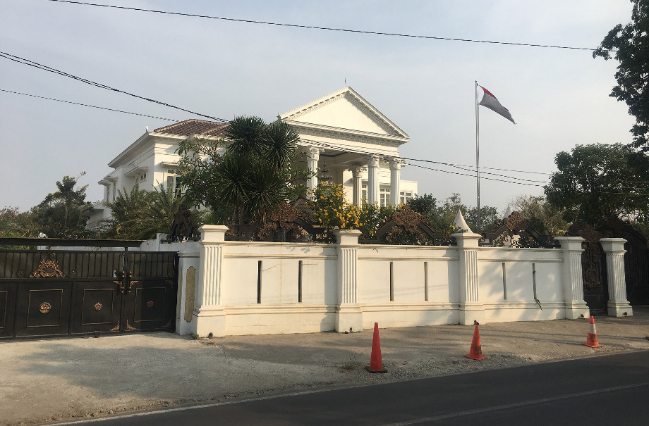 Detail Rumah Mewah Bupati Bekasi Nomer 8