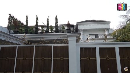 Detail Rumah Mewah Iis Dahlia Nomer 10