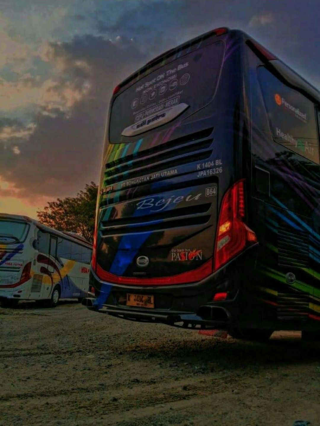 Detail Wallpaper Bus Pariwisata Nomer 38