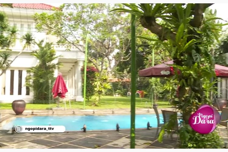 Detail Rumah Nia Ramadhani Sebelum Menikah Nomer 27