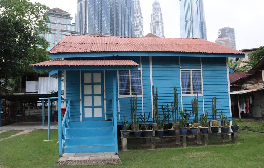 Detail Rumah Panggung Malaysia Nomer 8