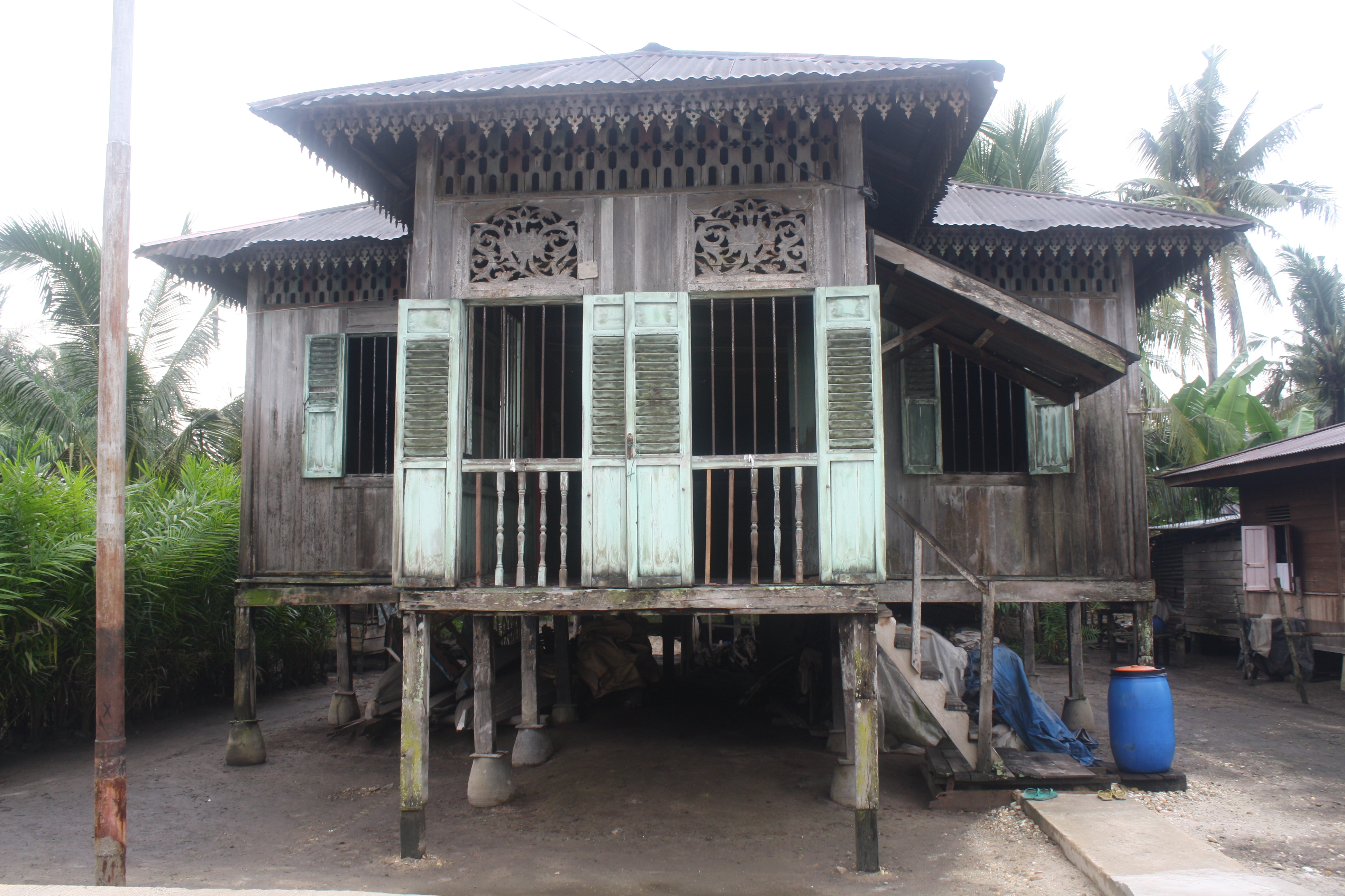 Detail Rumah Panggung Melayu Nomer 52