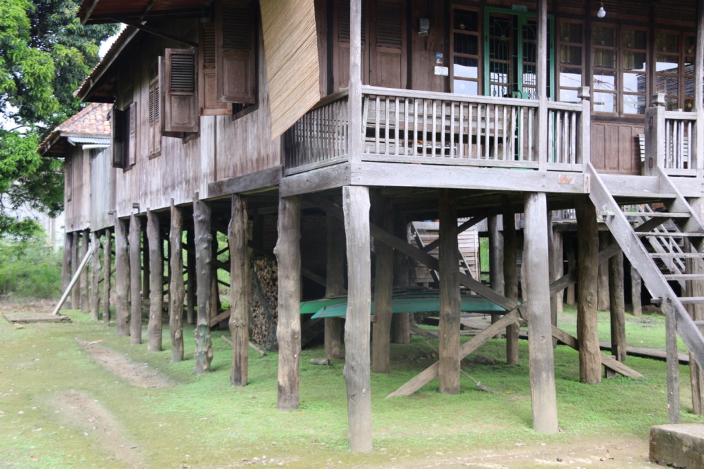 Rumah Panggung Tradisional - KibrisPDR