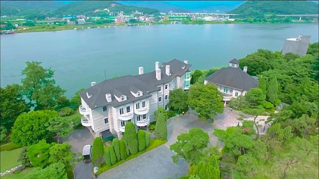 Detail Rumah Park Seo Joon Nomer 10