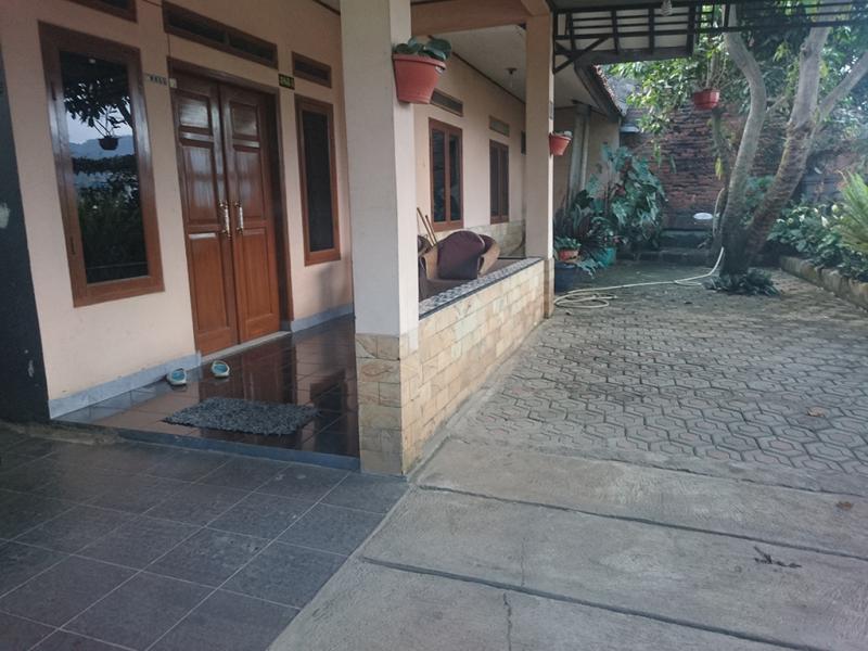 Detail Rumah Pinggir Jalan Nomer 37