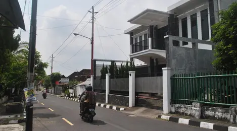 Detail Rumah Pinggir Jalan Nomer 5