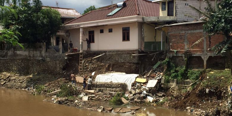 Detail Rumah Pinggir Kali Nomer 33