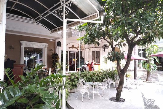 Rumah Putih Poolside Restaurant Cempaka Putih - KibrisPDR