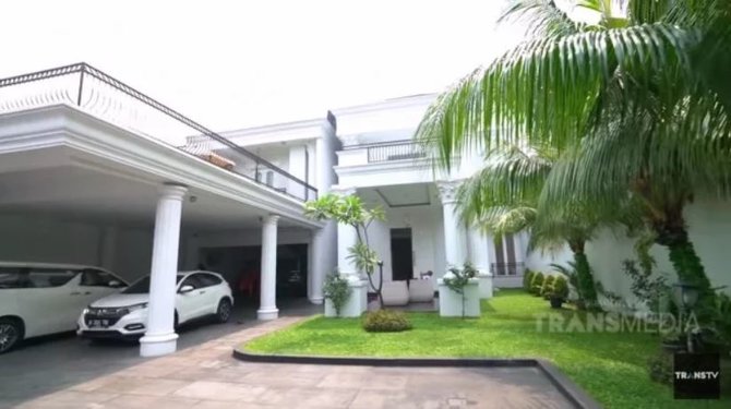 Detail Rumah Rhoma Irama Di Depok Nomer 42