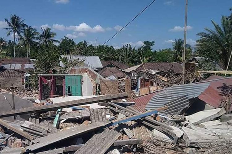 Detail Rumah Rusak Gempa Lombok Nomer 20