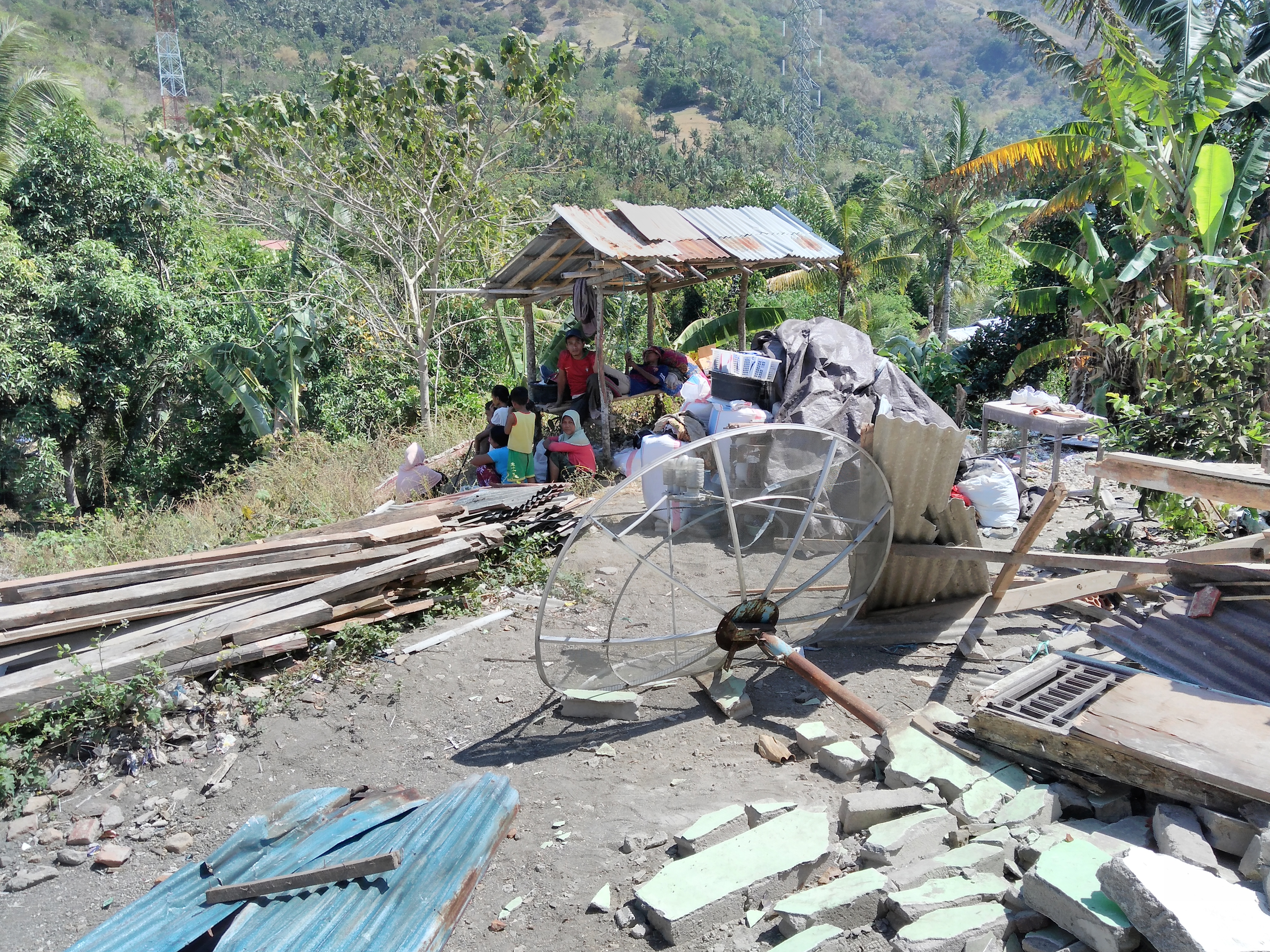 Detail Rumah Rusak Gempa Lombok Nomer 48