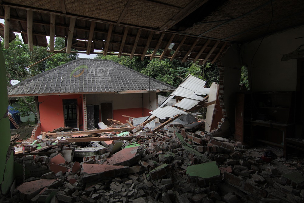 Detail Rumah Rusak Gempa Lombok Nomer 50