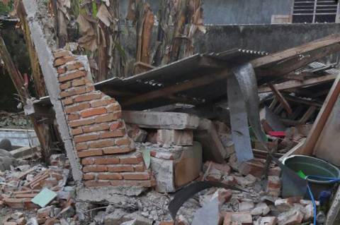 Detail Rumah Rusak Gempa Lombok Nomer 53