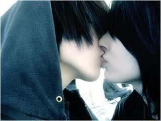 Detail Wallpaper Emo Kiss Nomer 9