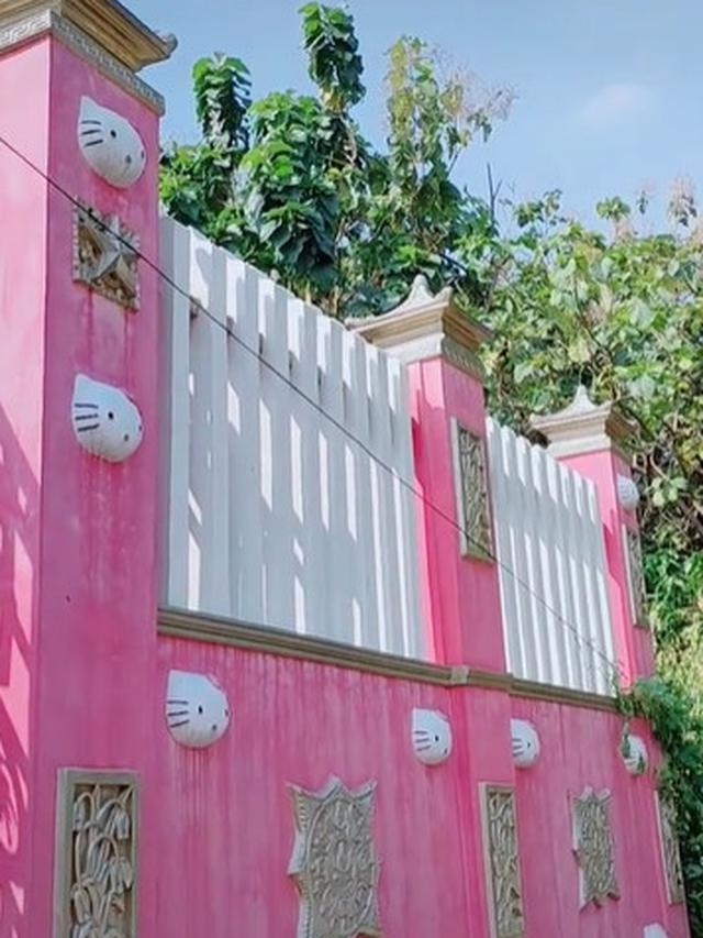 Detail Rumah Serba Pink Nomer 4