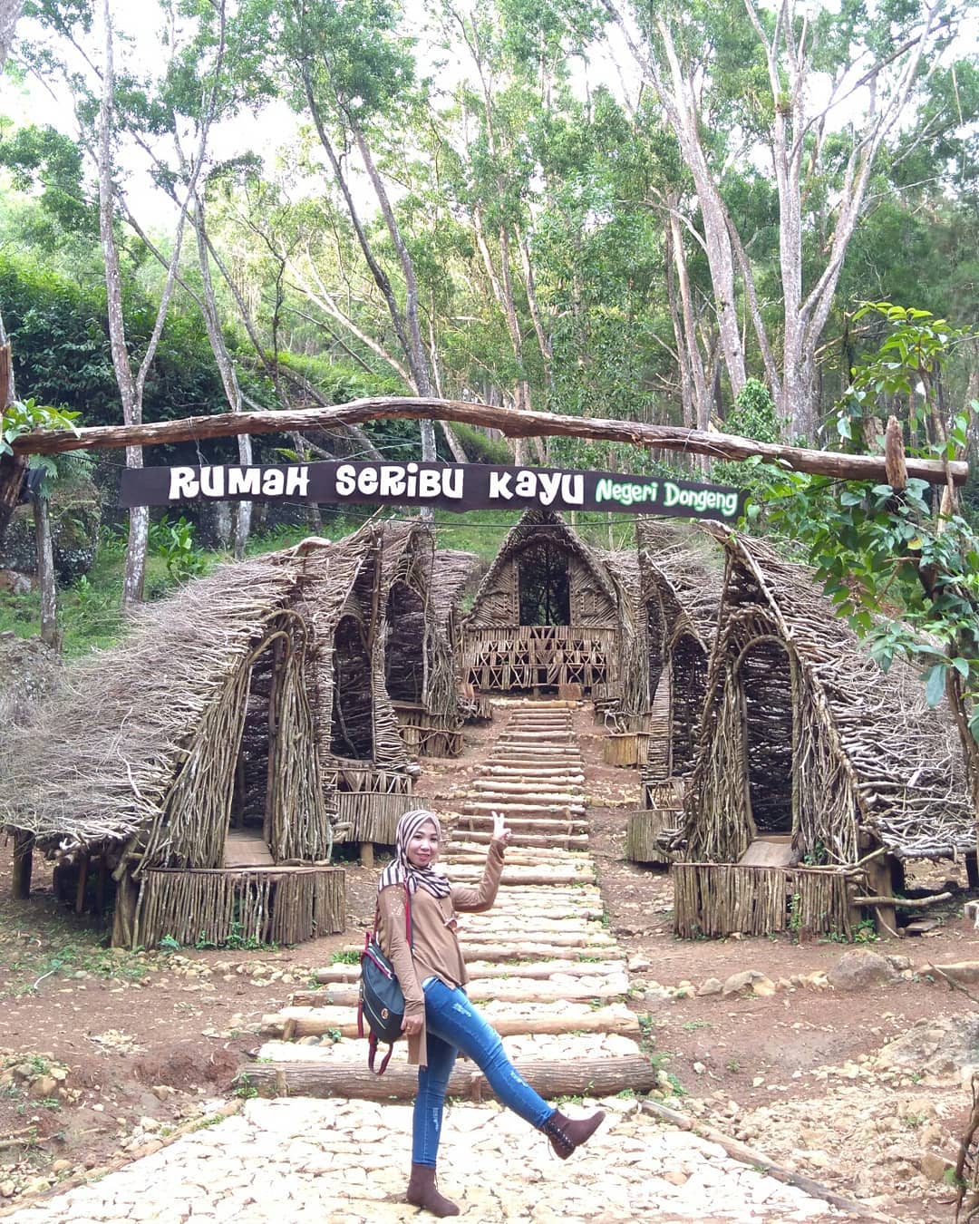 Detail Rumah Seribu Kayu Nomer 6